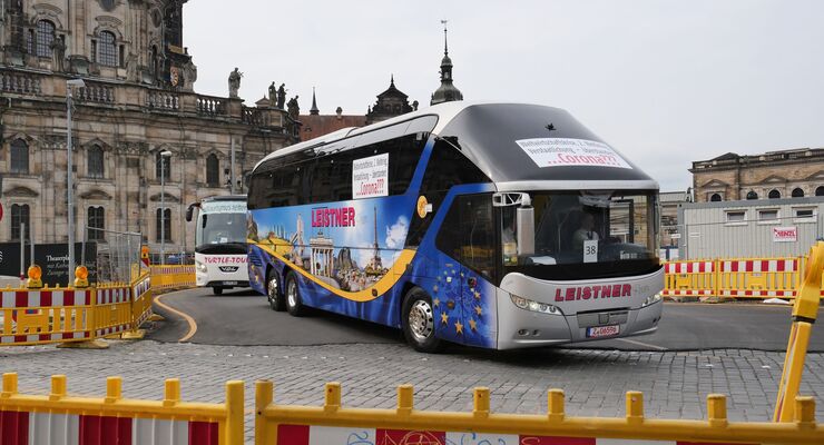 Corona-Bus-Korso durch Dresden