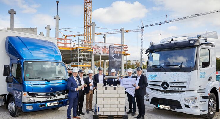 Daimler Truck errichtet neuen Standort für Vertrieb und Service von Lkw und Bussen in Stuttgart

Groundbreaking ceremony: Daimler Truck establishes new location for sales and services of trucks and buses in Stuttgart