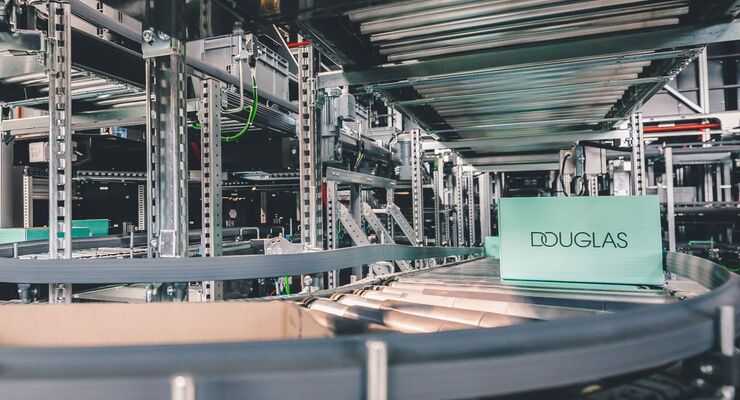 Das Logistikzentrum in Hamm von Douglas und Arvato verdreifacht die Lagerkapazitäten und automatsiert viele Arbeitsschritte.