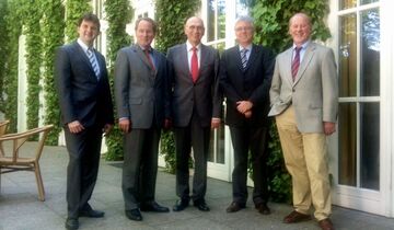 Forschungsgemeinschaft für Logistik (FGL) in Hamburg: Andreas Schramm, Prof. Dr.-Ing. Günther Pawellek, Peter Eggers, Stefan Zahn und Klaus-Peter Witt (von links).

