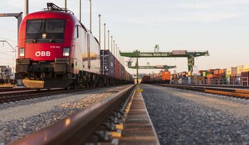 Güterbahn der RCG am Terminal Wien