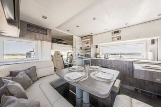 Magellano Auf Actros Basis Reisemobil Der Superlative Eurotransport