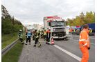 Vier Tote bei furchtbarem Unfall auf A6 - Lkw rast in Stauende
