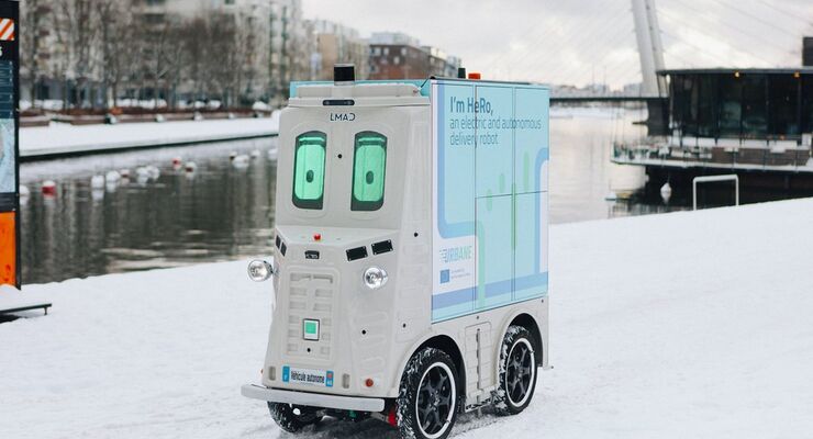 Zustell-Roboter HeRo im Schnee